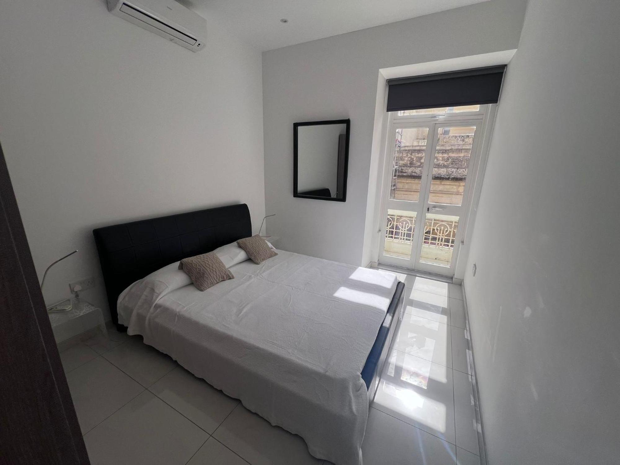Sunny One Bedroom Apartment In Old Bakery Street Валетта Экстерьер фото